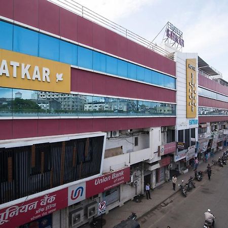 Hotel Satkar Surat Exteriör bild