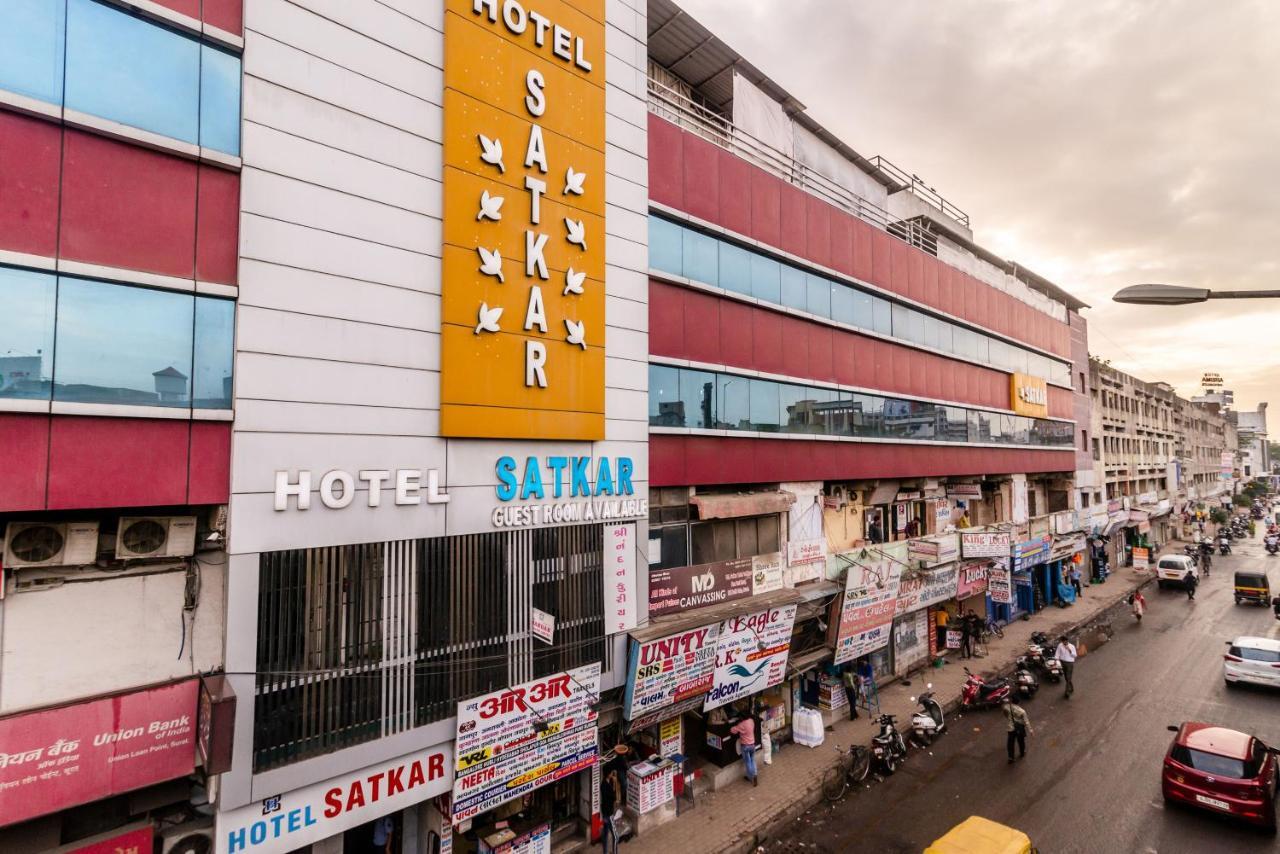 Hotel Satkar Surat Exteriör bild